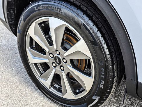 Used 2025 Ford Escape Platinum image 9