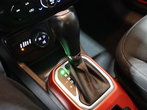 Used 2020 Jeep Renegade Trailhawk w/ Cold Weather Group image 30