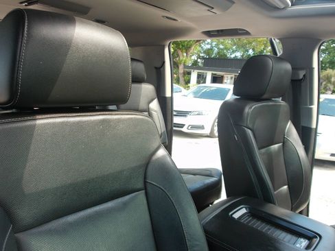 Used 2018 Chevrolet Suburban Premier RWD image 41
