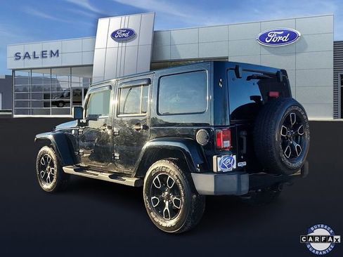 Used 2018 Jeep Wrangler Unlimited Sahara AWD/4WD image 4