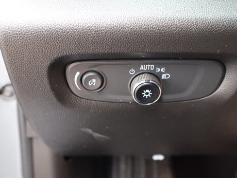 Used 2023 Chevrolet Traverse Premier FWD image 39