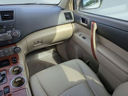 Used 2010 Toyota Highlander Limited AWD/4WD image 21