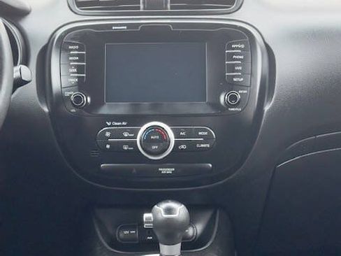 Used 2019 Kia Soul w/ Option Group 020 FWD image 16