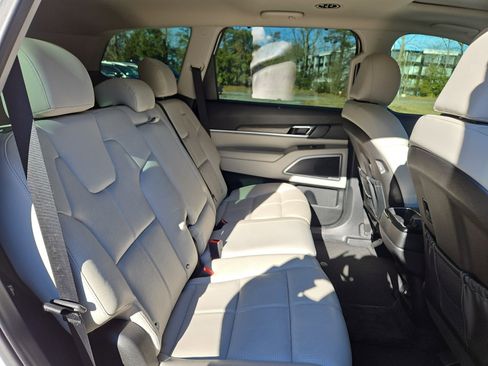 Used 2022 Kia Telluride EX w/ Towing Package image 17