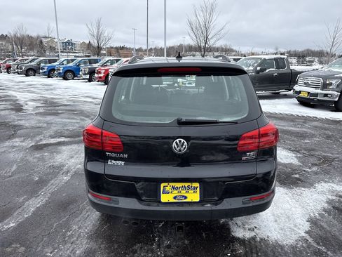 Used 2017 Volkswagen Tiguan S image 7