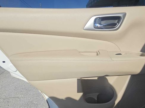 Used 2014 Nissan Pathfinder Platinum FWD image 21