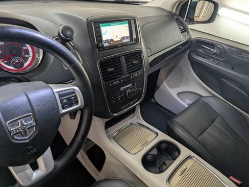 Used 2017 Dodge Grand Caravan Crew FWD image 11