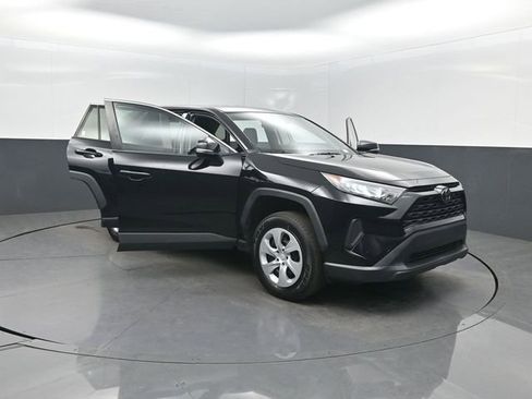 Used 2022 Toyota RAV4 LE image 39