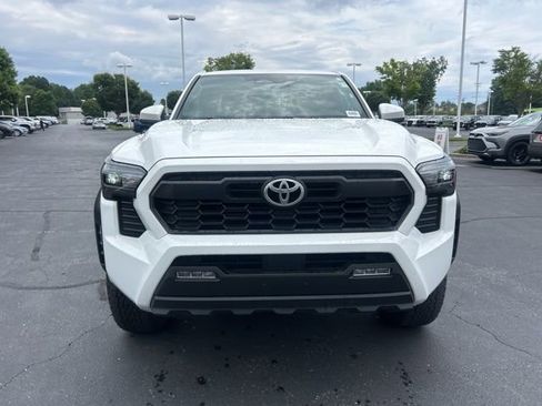 Used 2024 Toyota Tacoma TRD Off-Road AWD/4WD image 2