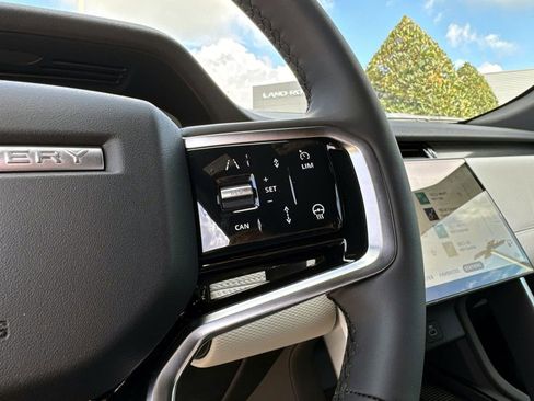 New 2025 Land Rover Discovery Sport Dynamic SE image 28