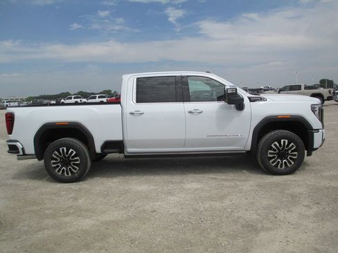 New 2026 GMC Sierra 2500 Denali Ultimate AWD/4WD image 3