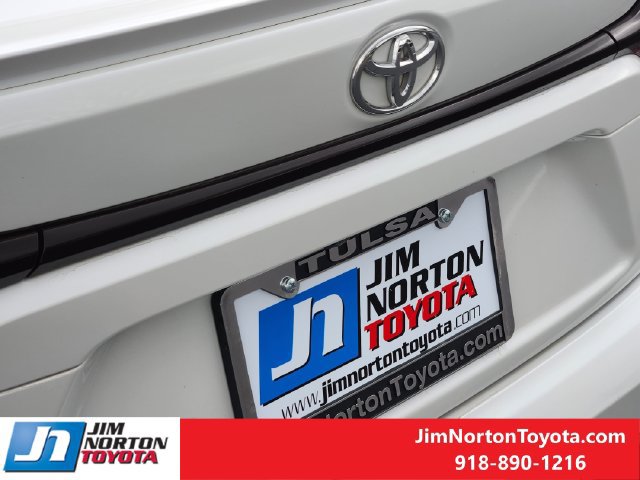 Used 2026 Toyota Corolla SE w/ SE Premium Package FWD image 12