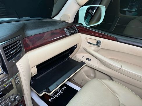 Used 2011 Lexus LX 570 4WD w/ Luxury Pkg image 49