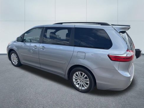 Used 2017 Toyota Sienna XLE w/ XLE Navigation Package FWD image 2