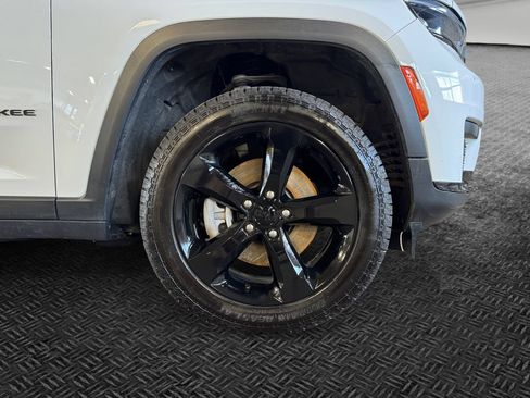 Used 2023 Jeep Grand Cherokee L Laredo AWD/4WD image 11