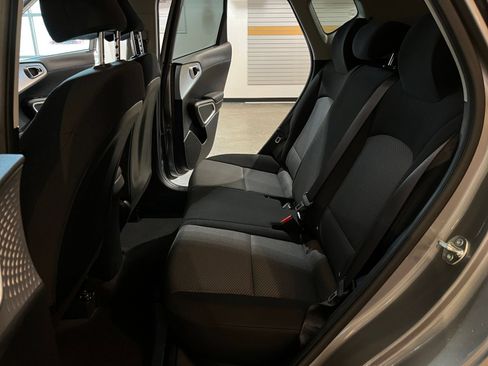 Used 2025 Kia Soul LX w/ LX Technology Package FWD image 24