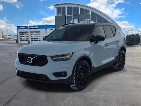 Used 2022 Volvo XC40 T5 R-Design w/ Advanced Package image 1