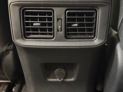 Used 2022 Toyota RAV4 LE AWD/4WD image 17