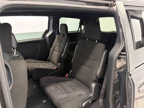 Used 2015 Dodge Grand Caravan SXT w/ Blacktop Package FWD image 17