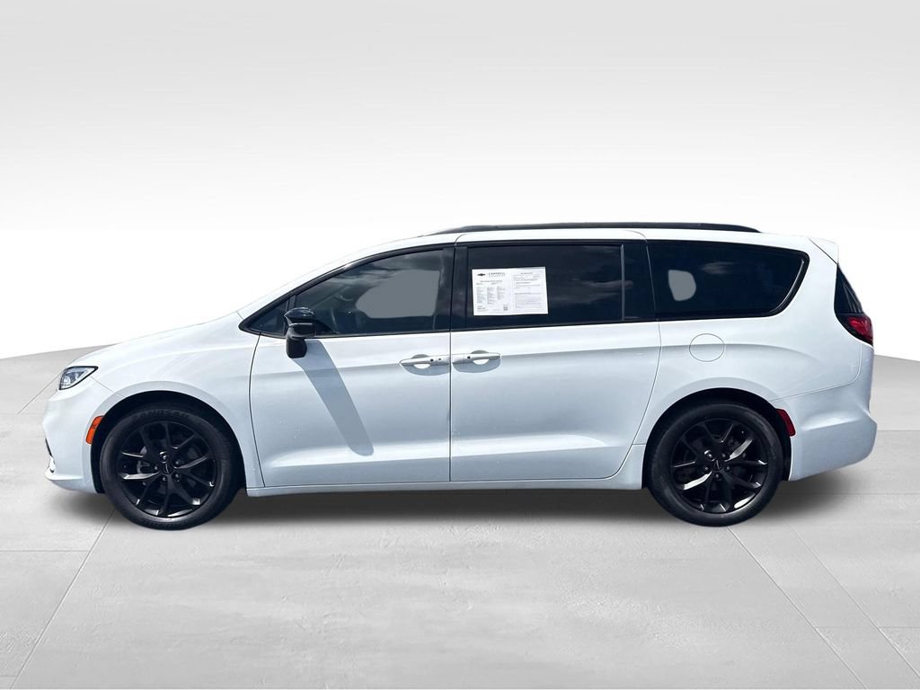 Used 2024 Chrysler Pacifica Touring-L w/ S Appearance Package FWD image 7