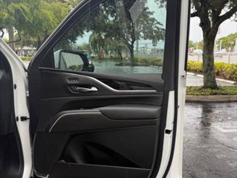 Used 2021 Cadillac Escalade Sport RWD image 16