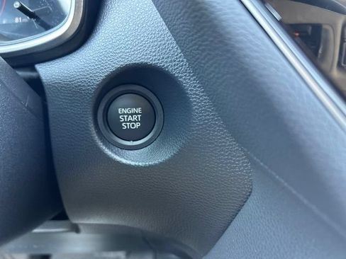 Used 2025 Toyota Corolla Cross XLE w/ Convenience Package FWD image 21