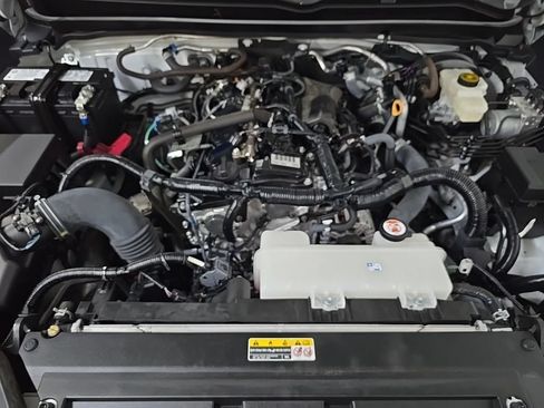 Used 2024 Toyota Tacoma SR5 AWD/4WD image 12