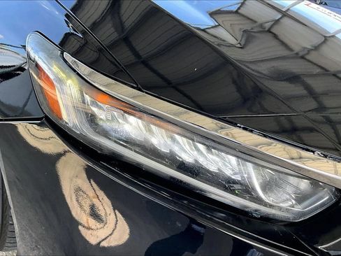 Used 2018 Honda Accord EX image 29