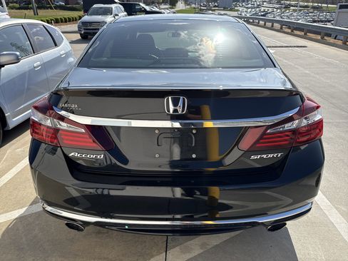 Used 2017 Honda Accord Sport image 9