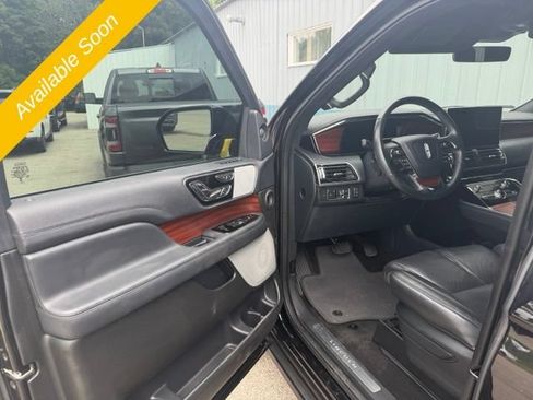 Used 2023 Lincoln Navigator L Reserve w/ Equipment Group 201A AWD/4WD image 8