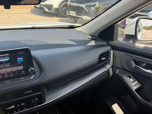 Used 2024 Nissan Rogue SV FWD image 20