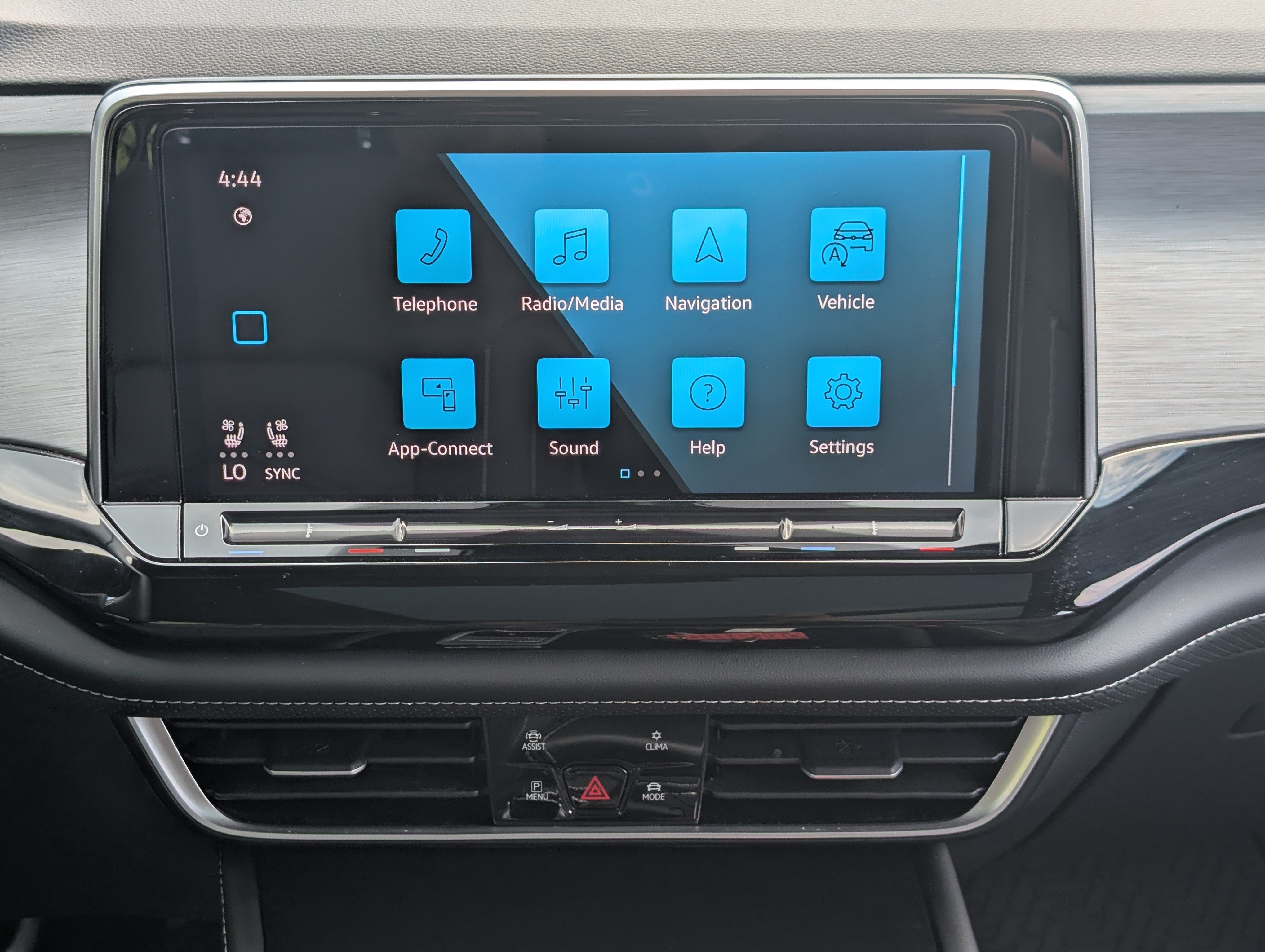 Used 2026 Volkswagen Atlas Cross Sport SE w/ Panoramic Sunroof Package FWD image 25