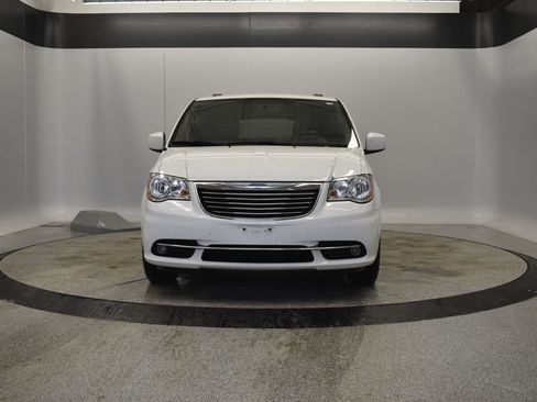 Used 2015 Chrysler Town & Country Touring w/ Driver Convenience Group image 14