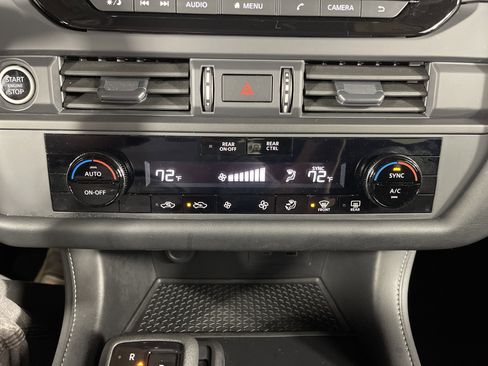 Used 2024 Nissan Pathfinder S image 25