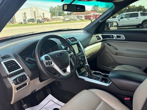 Used 2014 Ford Explorer XLT w/ Equipment Group 202A FWD image 16