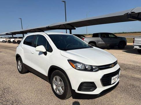 Used 2022 Chevrolet Trax LS w/ Tint and Cruise Package FWD image 3