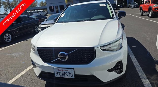 Used 2026 Volvo XC40 B5 Plus AWD/4WD image 1