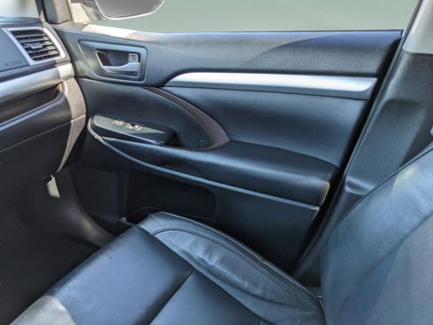 Used 2018 Toyota Highlander XLE image 14