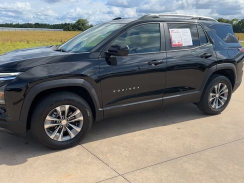 Used 2025 Chevrolet Equinox LT w/ Convenience Package II FWD image 5
