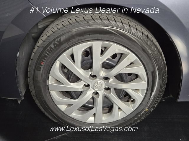 Used 2017 Toyota Corolla LE FWD image 12