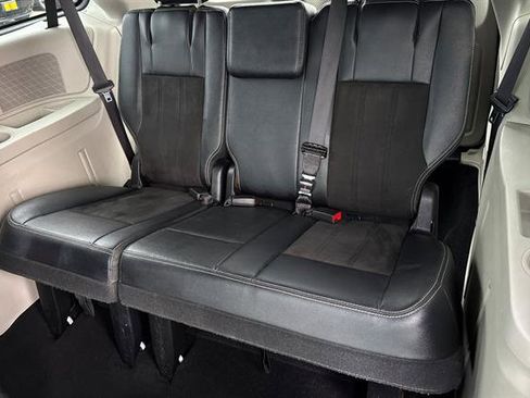 Used 2019 Dodge Grand Caravan SXT image 15