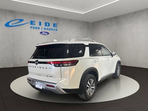 Used 2023 Nissan Pathfinder SL AWD/4WD image 14