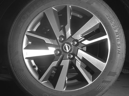 Used 2025 Nissan Versa SV FWD image 14