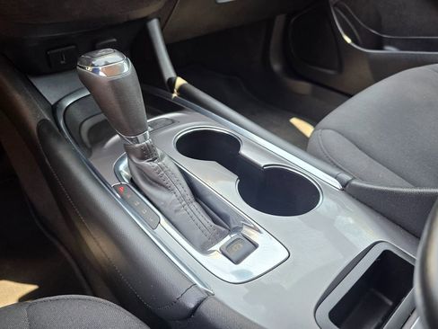 Used 2018 Chevrolet Malibu Hybrid FWD image 33