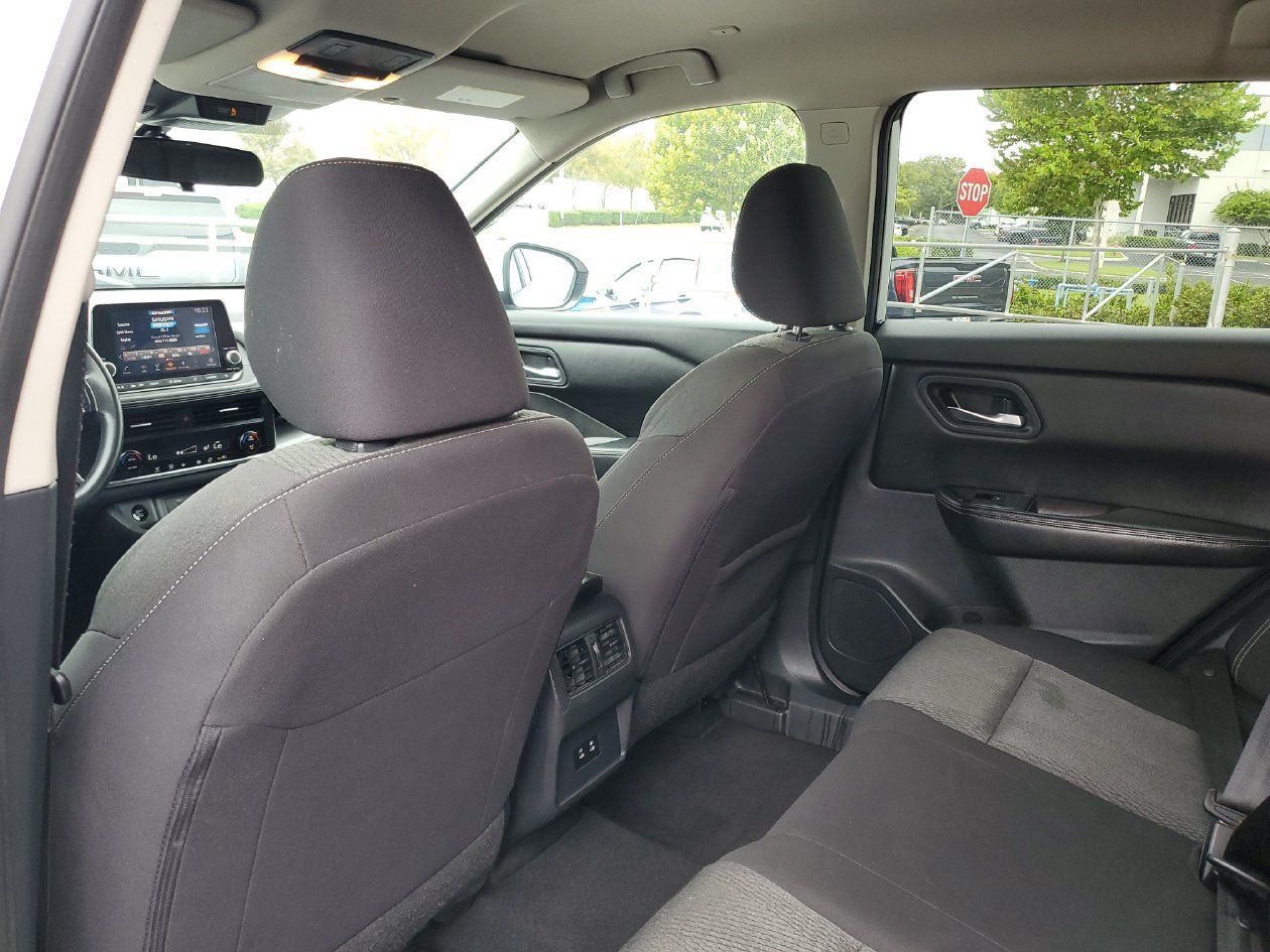 Used 2024 Nissan Rogue SV FWD image 8