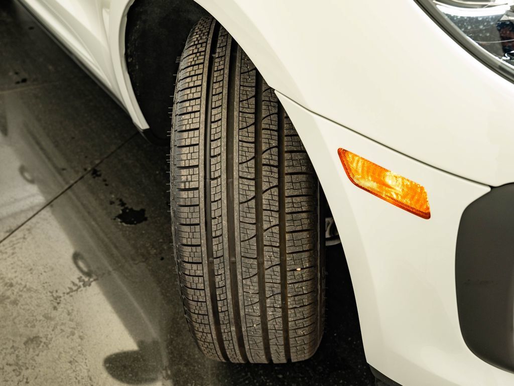 Certified 2026 Porsche Macan AWD/4WD image 52
