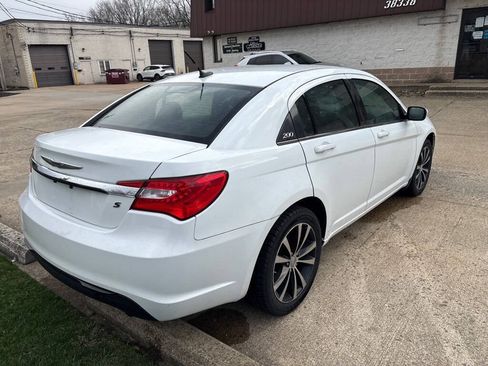Used 2013 Chrysler 200 Touring w/ S Exterior Appearance Pkg FWD image 7