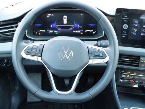Used 2025 Volkswagen Jetta SE w/ Sunroof Package FWD image 18