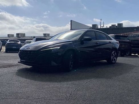 Used 2023 Hyundai Elantra SEL w/ Convenience Package FWD image 8