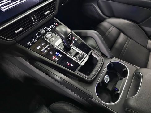 Used 2020 Porsche Cayenne AWD/4WD image 34
